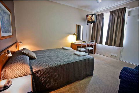 Abbotsleigh Motor Inn - Foster Accommodation 4