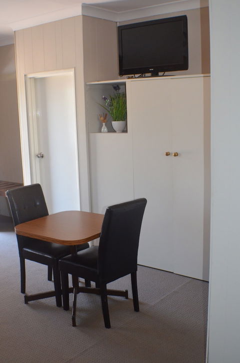 Deer Park Motor Inn - Foster Accommodation 4