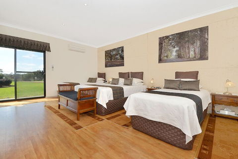 Sensational Heights Bed & Breakfast - Foster Accommodation 6
