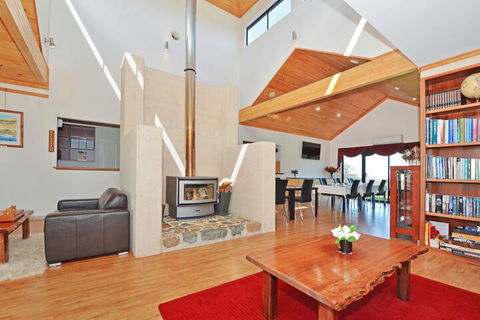Sensational Heights Bed & Breakfast - Foster Accommodation 5