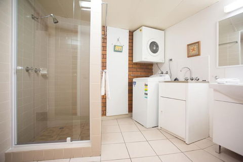 Northpoint Holiday Apartments - Foster Accommodation 3