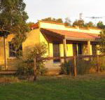 Dees Villa Bed  Breakfast - Foster Accommodation