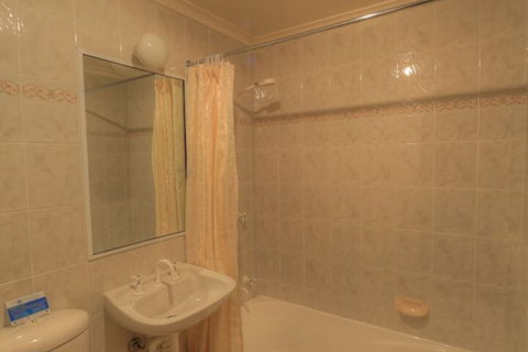 Candlelight Lodge - Foster Accommodation 6