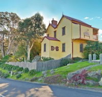 Two Story Bed  Breakfast - Foster Accommodation