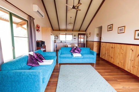 Misty Valley Country Cottages - Foster Accommodation 3