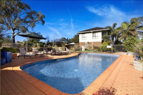 Paradise Holiday Apartments - Foster Accommodation 2