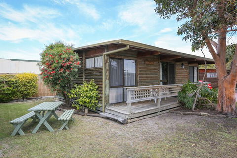Lazy Acre Log Cabins - Foster Accommodation 6