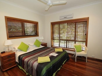 Hibiscus Lodge Bed & Breakfast - Foster Accommodation 2