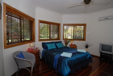 Hibiscus Lodge Bed & Breakfast - Foster Accommodation 6