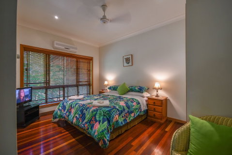 Hibiscus Lodge Bed & Breakfast - Foster Accommodation 5