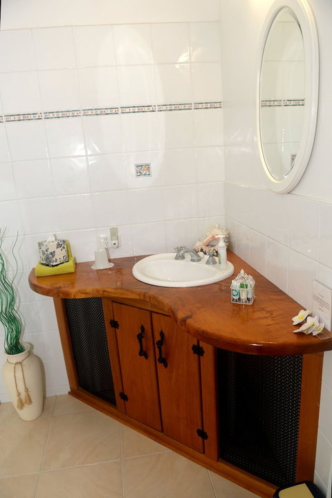 Hibiscus Lodge Bed & Breakfast - Foster Accommodation 3