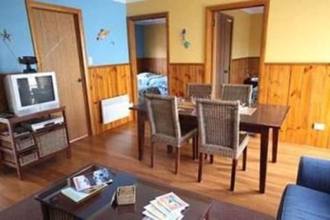 Bicheno's A Plus Apartments - Foster Accommodation 4