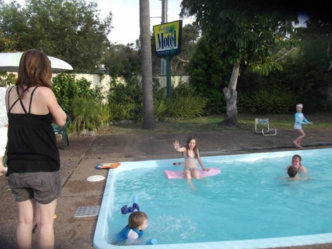 Corlette Palms Motor Inn - Foster Accommodation 0