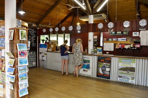 PKs Jungle Village - Hostel - Foster Accommodation 3