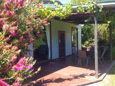 Valley Farm Vineyard Cottages - Foster Accommodation 6