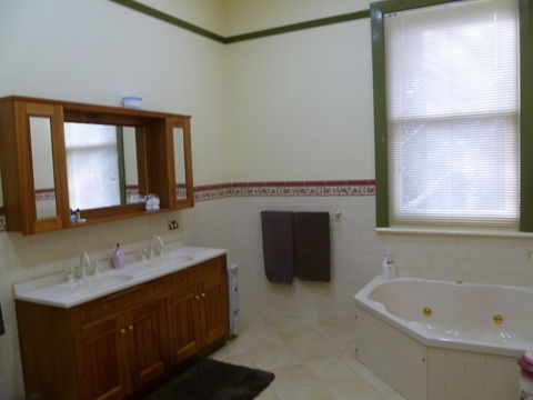 Donalea Bed & Breakfast - Foster Accommodation 5
