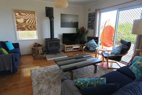 Culburra Beach House - Foster Accommodation 1