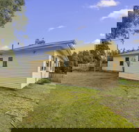 Giants Table and Cottages - Foster Accommodation