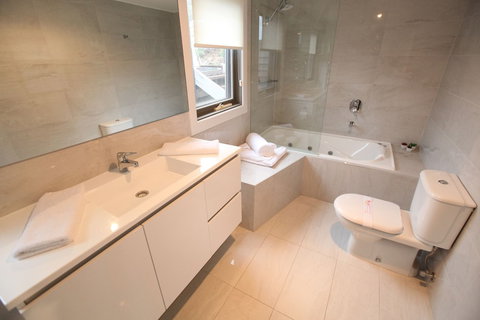 Points South By The Sea - Foster Accommodation 5