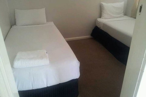 Blue Pacific Motel Swansea - Foster Accommodation 5