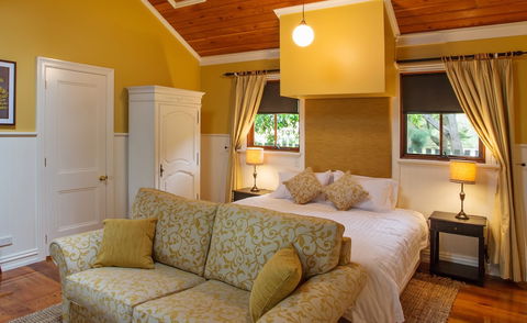 Oak Tree Lodge - Foster Accommodation 4