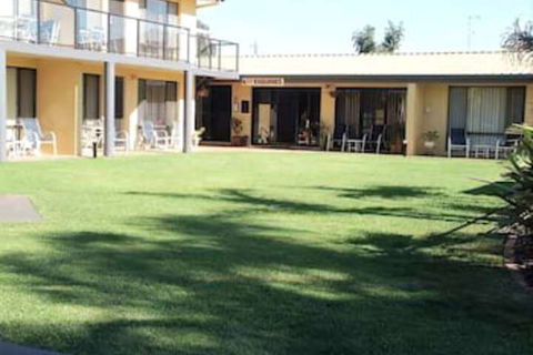 Admirals Lodge - Foster Accommodation 2