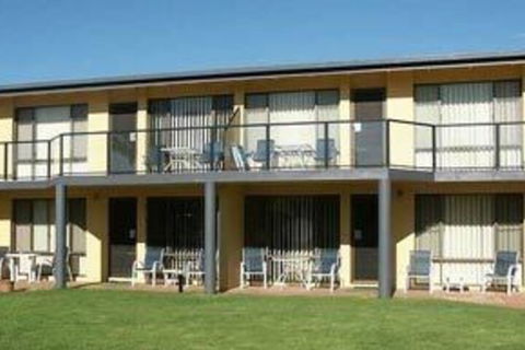 Admirals Lodge - Foster Accommodation 3