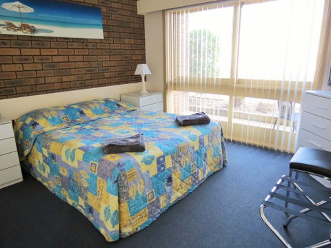 Chapman Court Holiday Units - Foster Accommodation 2