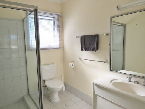 Chapman Court Holiday Units - Foster Accommodation 5