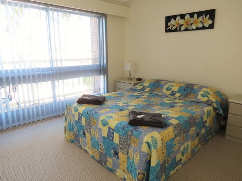 Chapman Court Holiday Units - Foster Accommodation 0