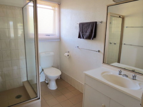 Chapman Court Holiday Units - Foster Accommodation 3