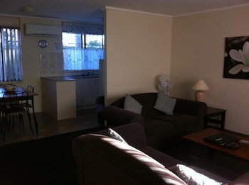 Telopea Court - Foster Accommodation 0
