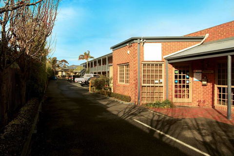 Admiral Motor Inn - Foster Accommodation 1