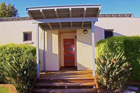 Adina Vineyard - Foster Accommodation 6