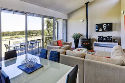 Adina Vineyard - Foster Accommodation 0