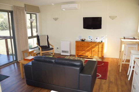 Gisborne Peak Winery Cottages - Foster Accommodation 6