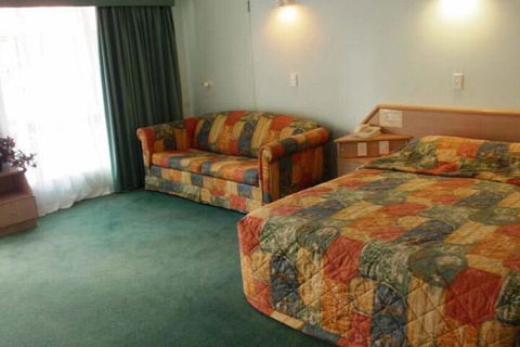 Runaway Bay Motor Inn - Foster Accommodation 6