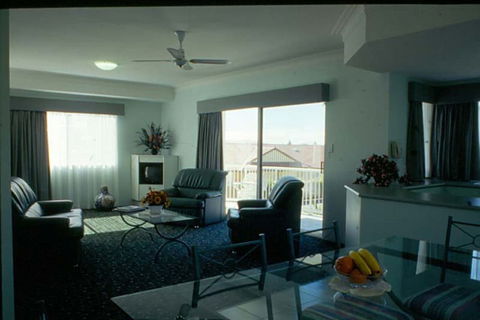 Runaway Bay Motor Inn - Foster Accommodation 4