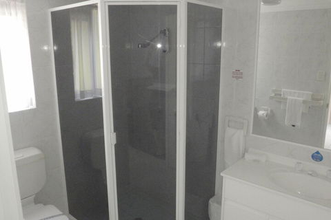 Runaway Bay Motor Inn - Foster Accommodation 5