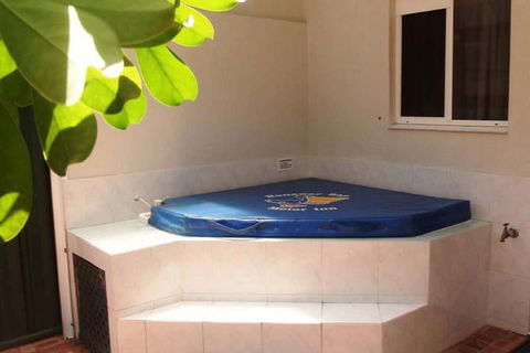 Runaway Bay Motor Inn - Foster Accommodation 7
