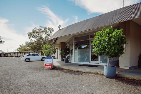 Artesian Spa Motel - Foster Accommodation 0