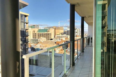 Adelaide DressCircle Apartments North Terrace - Foster Accommodation 2