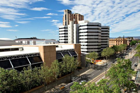 Adelaide DressCircle Apartments North Terrace - Foster Accommodation 6