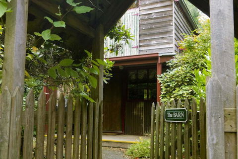 Arnica Views - Foster Accommodation 2