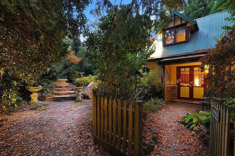 Arnica Views - Foster Accommodation 5
