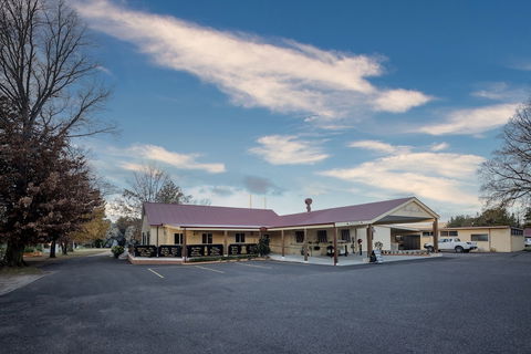 Black Gold Motel - Foster Accommodation 1