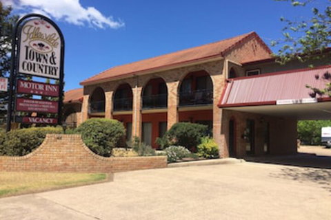 Idlewilde Town & Country Motor Inn - Foster Accommodation 0