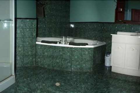 Pemberton Old Picture Theatre Holiday Apartments - Foster Accommodation 2