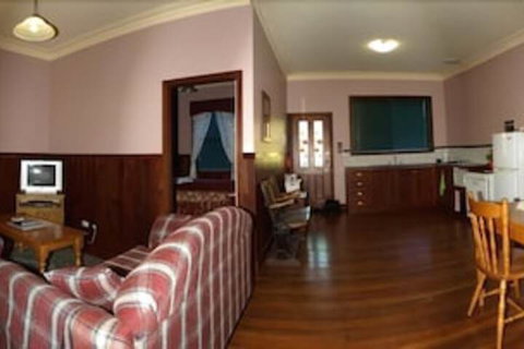 Pemberton Old Picture Theatre Holiday Apartments - Foster Accommodation 5