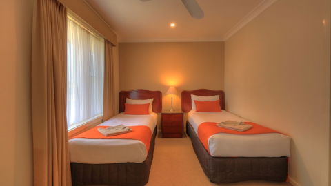 Endeavour Court Motor Inn - Foster Accommodation 0